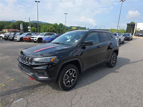 Used 2025 Jeep Compass Trailhawk w/ Trailhawk Elite Group AWD/4WD image 7