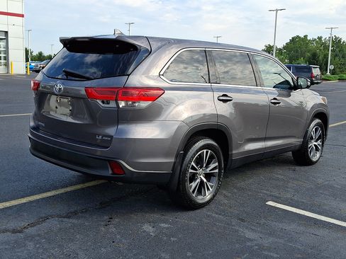Used 2019 Toyota Highlander Plus AWD/4WD image 9