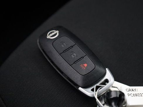 Used 2023 Nissan Rogue S image 31