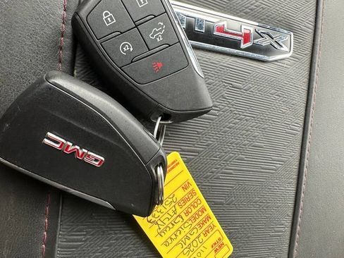 Used 2025 GMC Sierra 2500 AT4X AWD/4WD image 8