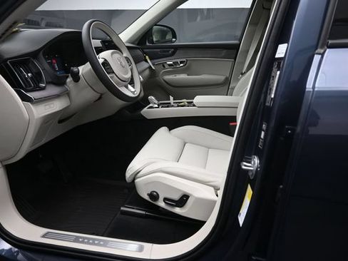 New 2026 Volvo XC90 T8 Ultra w/ Protection Package Premier AWD/4WD image 17