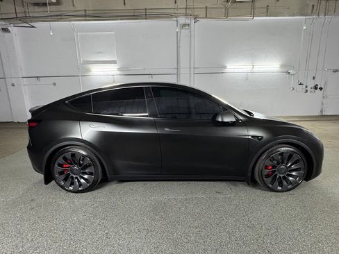 Used 2024 Tesla Model Y Performance AWD/4WD image 10