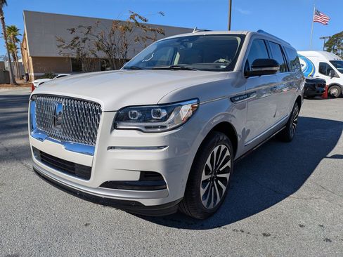 Used 2024 Lincoln Navigator L Reserve image 8