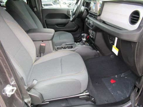 New 2026 Jeep Gladiator Sport image 9