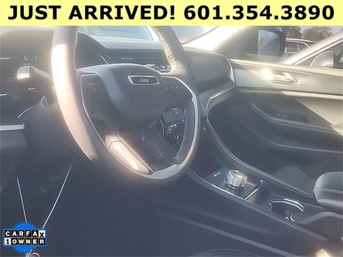Used 2025 Jeep Grand Cherokee Altitude image 15