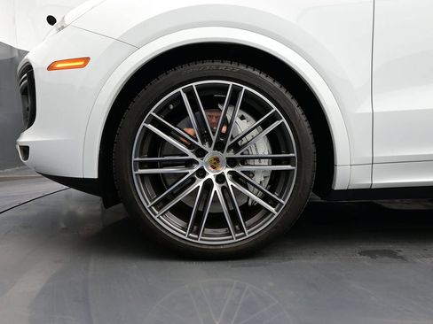 Certified 2021 Porsche Cayenne Turbo AWD/4WD image 6