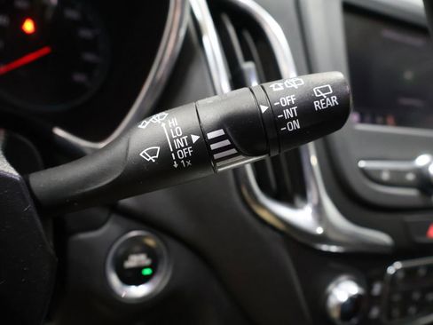 Used 2020 Chevrolet Equinox LT image 37