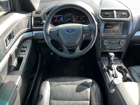 Used 2016 Ford Explorer XLT w/ Equipment Group 202A AWD/4WD image 12