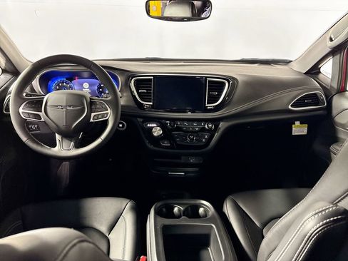 New 2026 Chrysler Pacifica Select AWD/4WD image 12