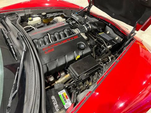 Used 2005 Chevrolet Corvette Coupe w/ Preferred Equipment Group RWD image 31
