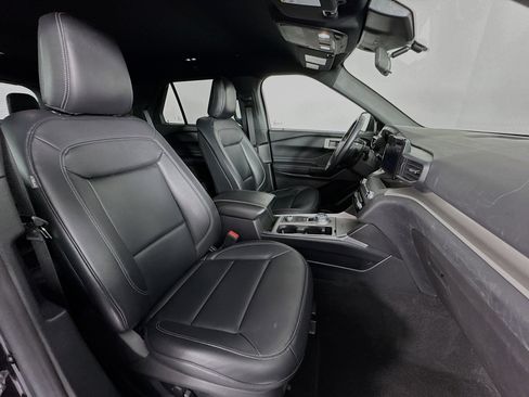 Used 2020 Ford Explorer XLT w/ Equipment Group 202A AWD/4WD image 27