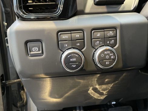Used 2026 GMC Sierra 1500 AT4 w/ AT4 Premium Package AWD/4WD image 17