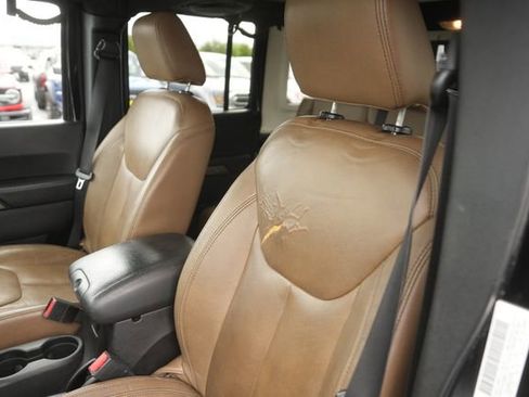 Used 2013 Jeep Wrangler Unlimited Sahara image 10