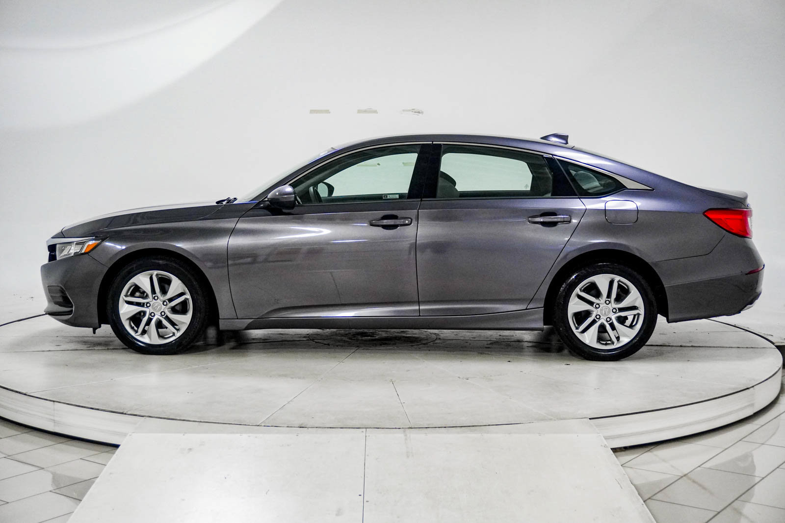 Used 2018 Honda Accord LX image 5