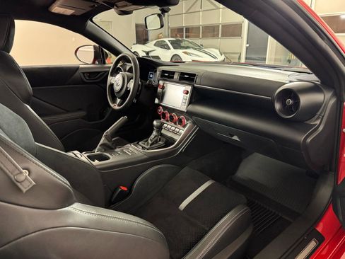 Used 2025 Toyota GR86 Premium w/ ALL Weather Mat Package (TMS) image 27