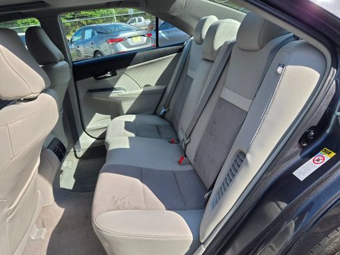 Used 2012 Toyota Camry XLE w/ Leather Pkg FWD image 9