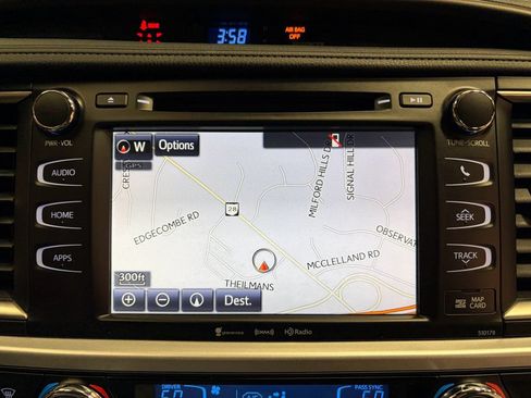 Used 2018 Toyota Highlander XLE FWD image 18
