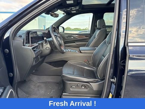Used 2022 Cadillac Escalade ESV Premium Luxury image 2