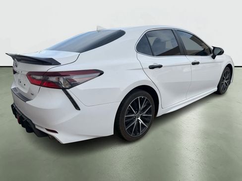 Used 2023 Toyota Camry SE image 4