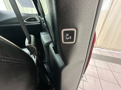 Used 2026 Chrysler Pacifica Limited w/ S Appearance Package FWD image 21
