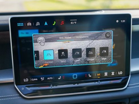 New 2025 Volkswagen Tiguan SE image 19