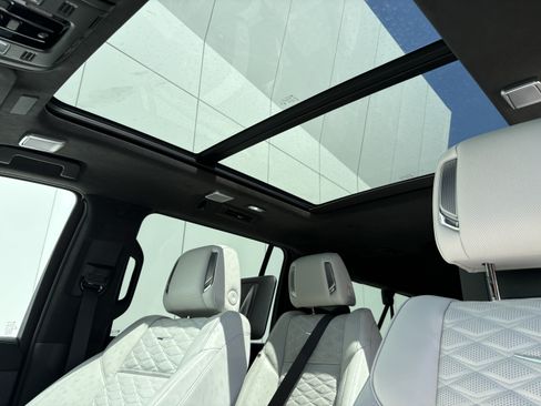 Certified 2025 Cadillac Escalade ESV V AWD/4WD image 18