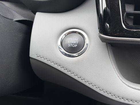 Used 2022 Toyota Highlander XLE image 31