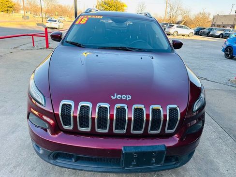 Used 2018 Jeep Cherokee Latitude Plus image 8
