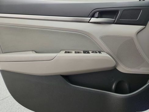 Used 2017 Hyundai Elantra SE FWD image 19