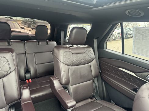 Certified 2025 Ford Explorer Platinum w/ LUX Leather Package image 14