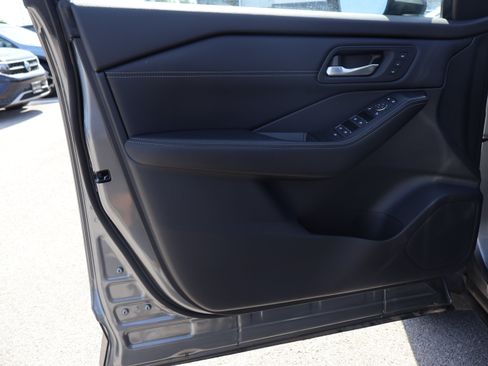 Used 2025 Nissan Rogue SL w/ Tech Package AWD/4WD image 38