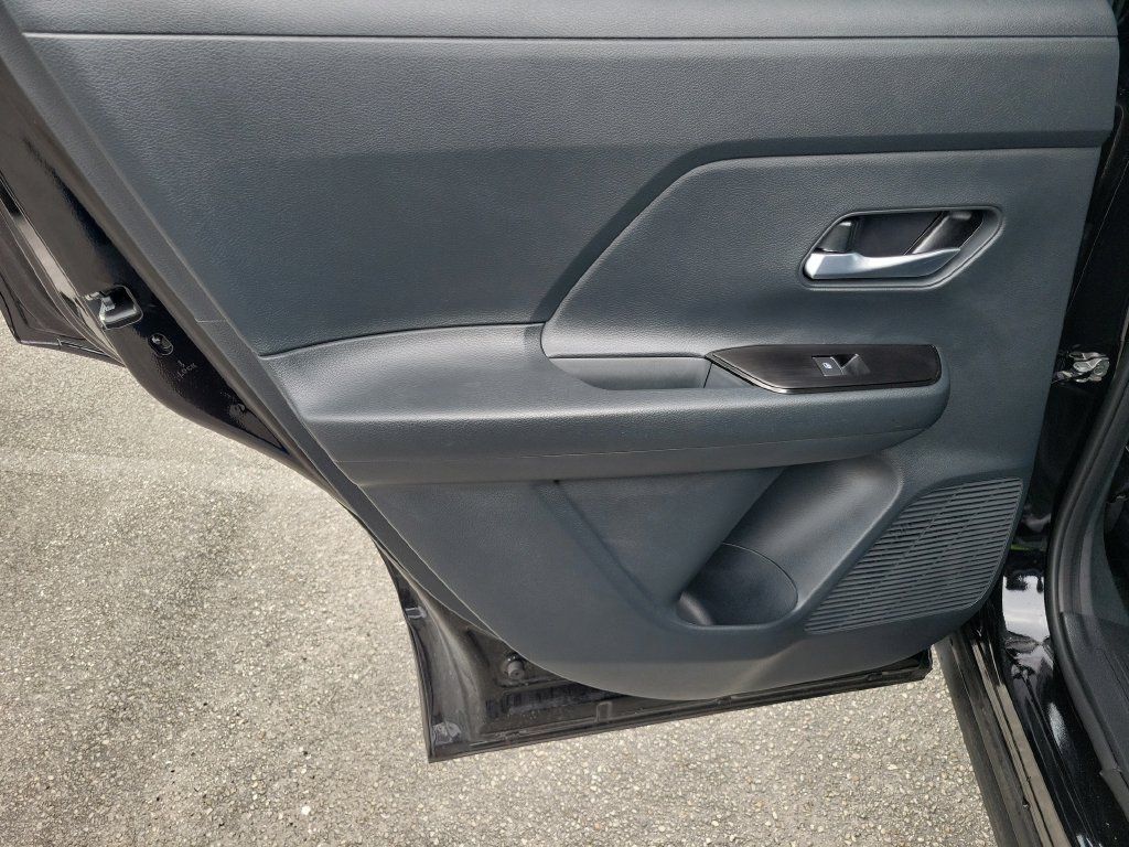 Certified 2026 Nissan Kicks SR FWD image 21
