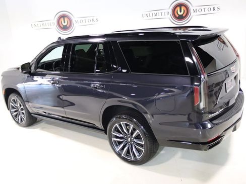 Used 2024 Cadillac Escalade Sport w/ Touring Package image 11
