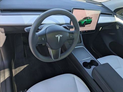 Used 2024 Tesla Model Y Long Range AWD/4WD image 10