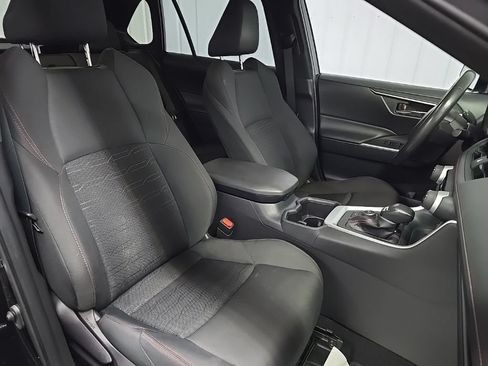 Used 2022 Toyota RAV4 SE w/ Weather & Moonroof Package AWD/4WD image 15