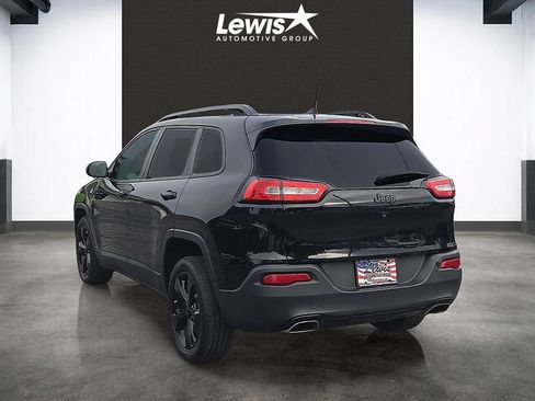 Used 2018 Jeep Cherokee Latitude w/ Altitude Package FWD image 3