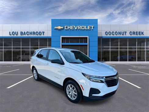Used 2022 Chevrolet Equinox LS w/ LS Convenience Package image 2