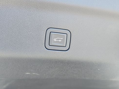Used 2026 Chevrolet Tahoe Premier AWD/4WD image 10