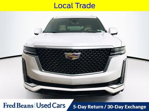 Used 2023 Cadillac Escalade Premium Luxury image 2