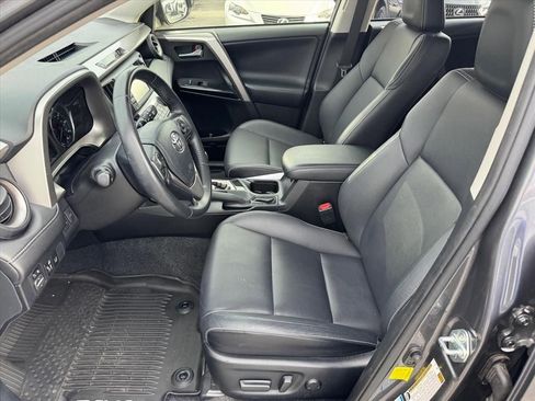 Used 2018 Toyota RAV4 Limited w/ Advanced Technology Package image 9