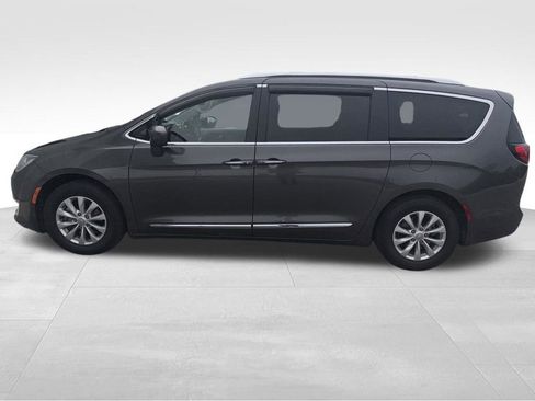 Used 2018 Chrysler Pacifica Touring-L w/ Advanced Safetytec Group FWD image 24