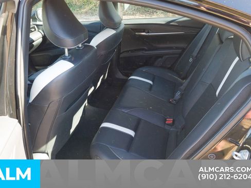 Used 2025 Toyota Camry SE image 18