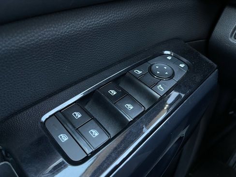 Used 2022 Nissan Pathfinder SV image 22