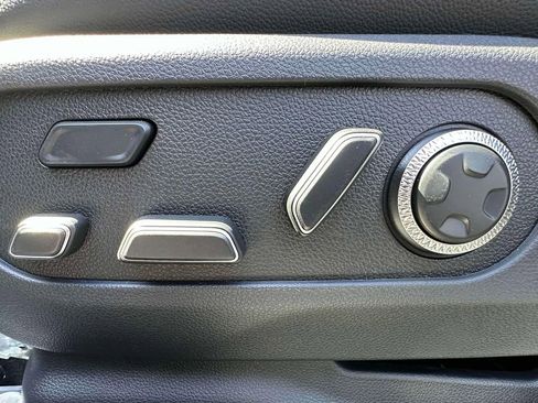 New 2024 Genesis GV60 Advanced image 15