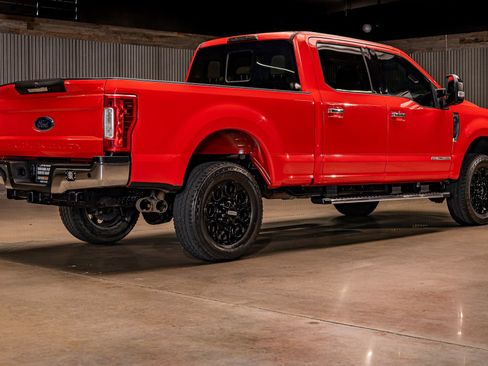 Used 2017 Ford F250 Lariat w/ Chrome Package image 9