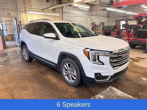 Used 2024 GMC Terrain SLT image 2