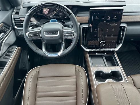 New 2026 GMC Acadia Denali Ultimate w/ LPO, Floor Liner Package AWD/4WD image 24