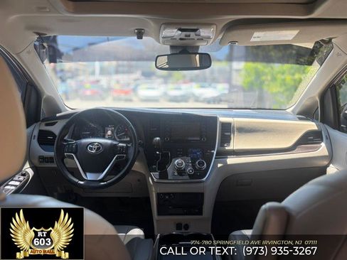 Used 2020 Toyota Sienna XLE Premium FWD image 11