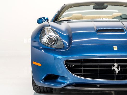 Used 2010 Ferrari California image 25