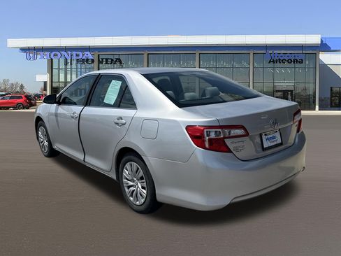 Used 2012 Toyota Camry LE FWD image 3